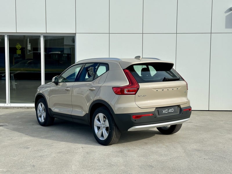 2025 Volvo XC40 B4 FWD PLUS image 5
