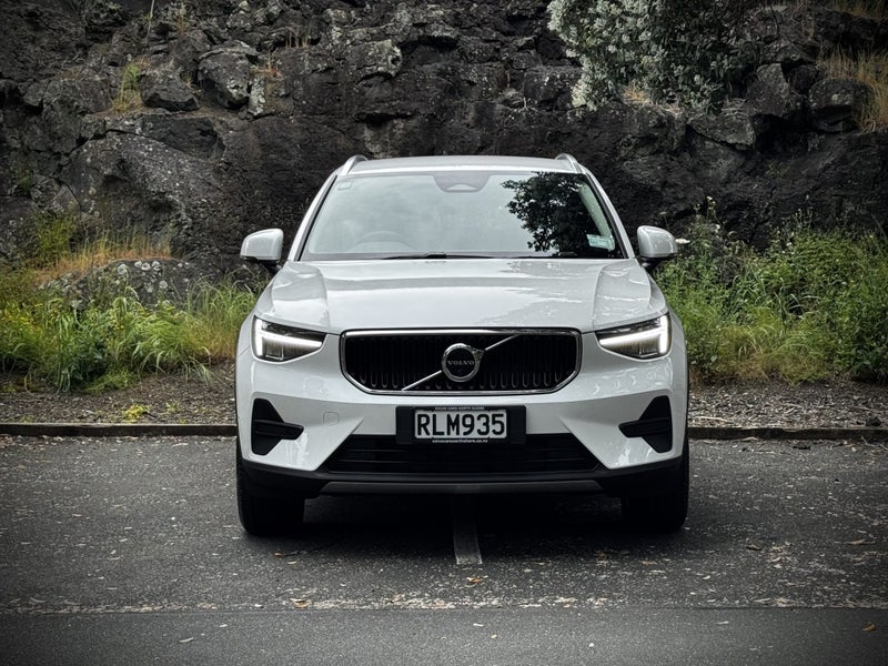 2025 Volvo XC40 B4 FWD Plus image 2