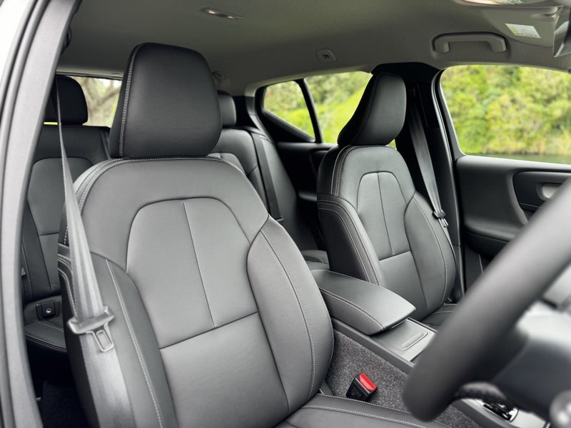 2025 Volvo XC40 B4 FWD Plus image 5
