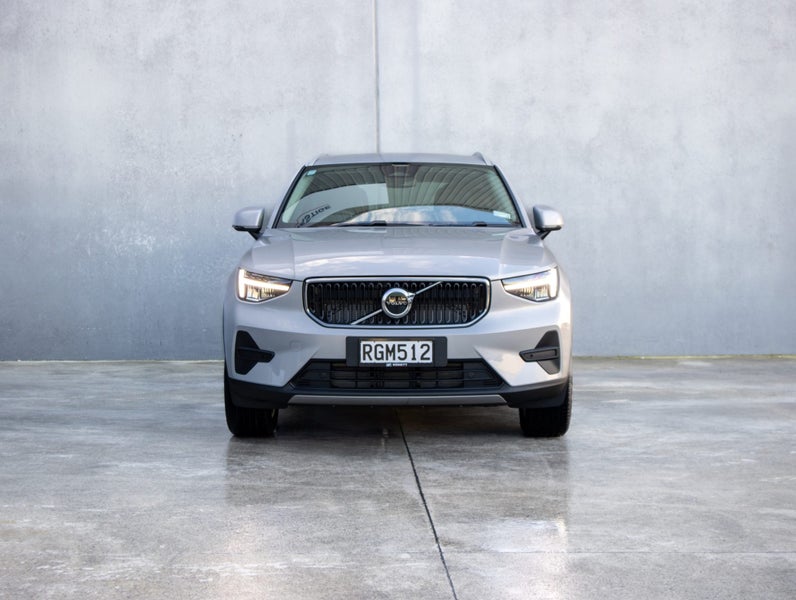 2025 Volvo XC40 B4 FWD PLUS image 2