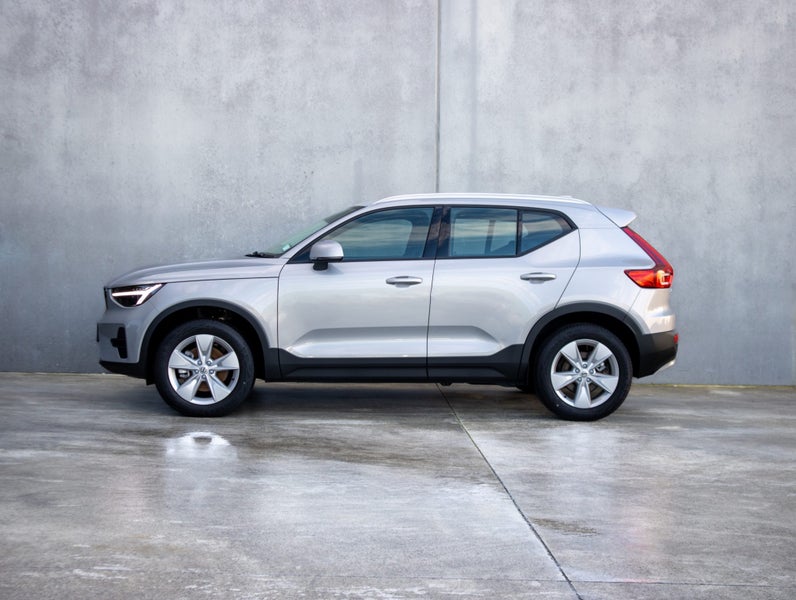 2025 Volvo XC40 B4 FWD PLUS image 3