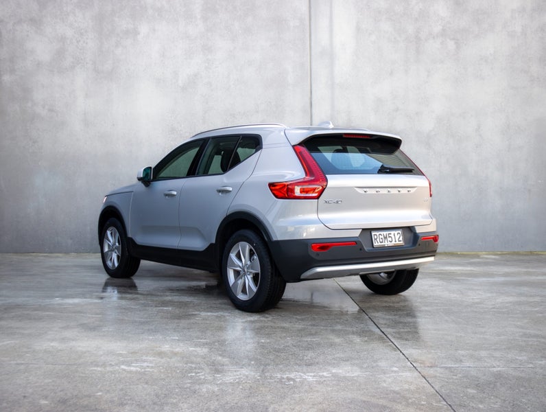 2025 Volvo XC40 B4 FWD PLUS image 4