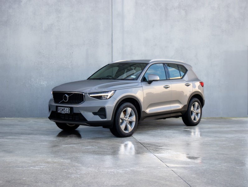 2025 Volvo XC40 B4 FWD PLUS image 5