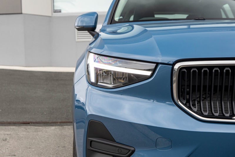 2025 Volvo XC40 B4 FWD Plus image 2