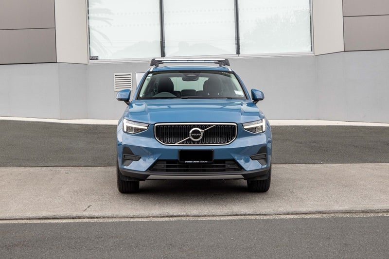 2025 Volvo XC40 B4 FWD Plus image 3