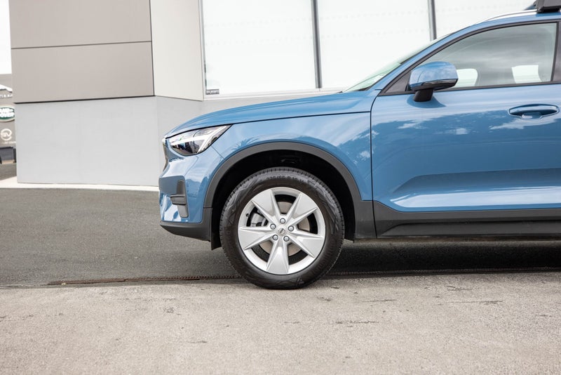 2025 Volvo XC40 B4 FWD Plus image 4
