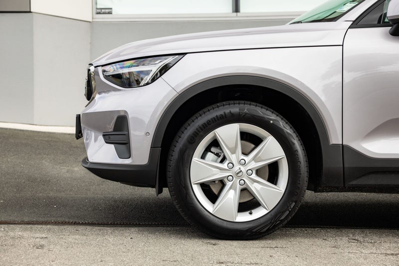 2025 Volvo XC40 B4 FWD Plus image 3