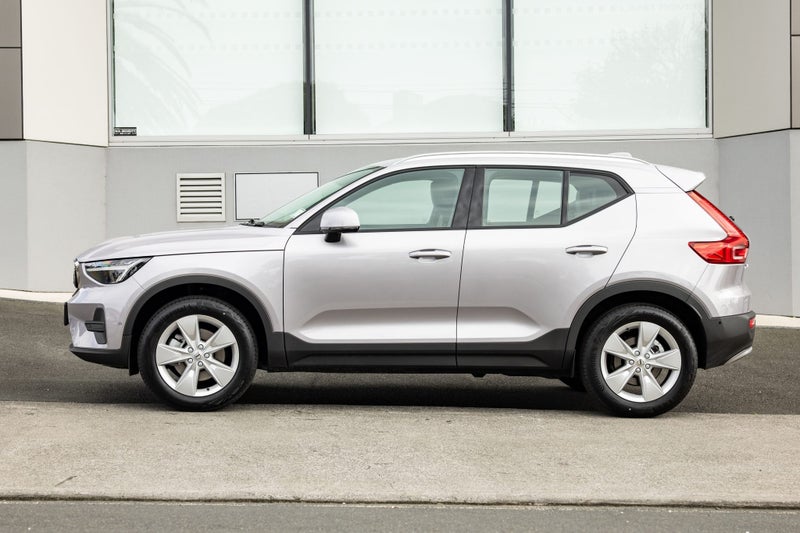 2025 Volvo XC40 B4 FWD Plus image 4