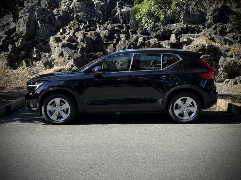 2025 Volvo XC40 B4 FWD Plus image 3