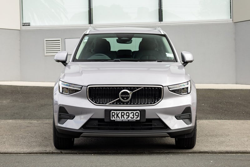 2025 Volvo XC40 B4 FWD Plus image 3