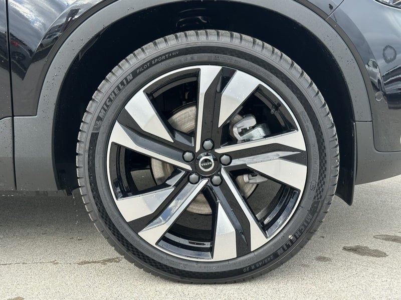 2025 Volvo XC40 B4 FWD ULTRA DARK image 4