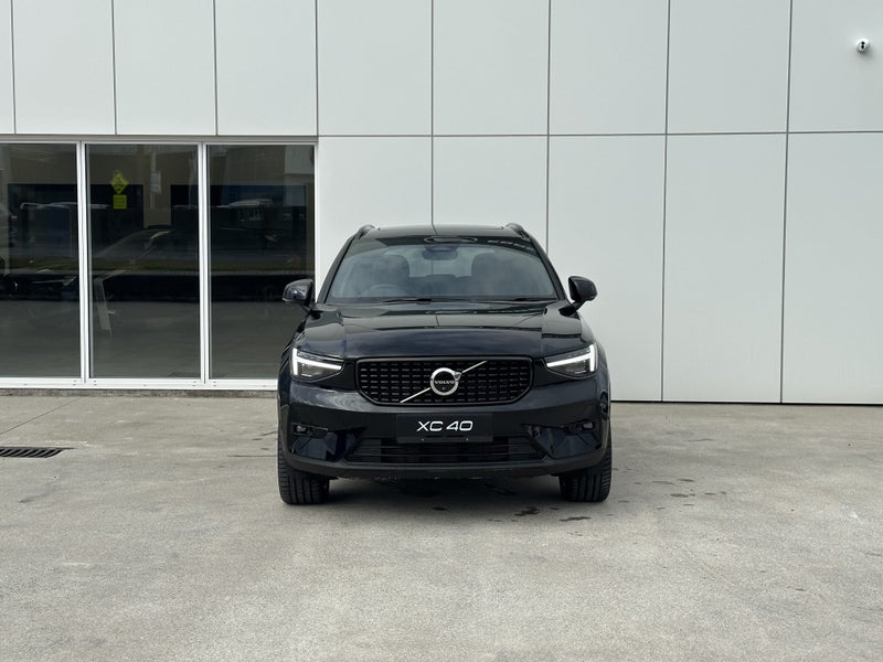 2025 Volvo XC40 B4 FWD ULTRA DARK image 5