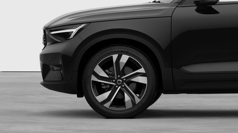 2025 Volvo XC40 B4 FWD Ultra Dark image 2