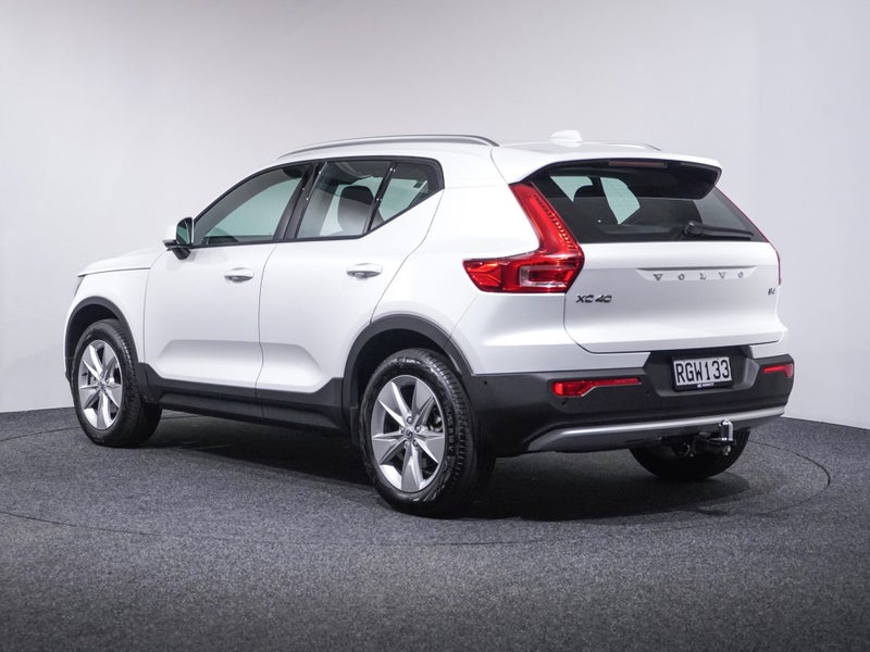 2025 Volvo XC40 B4 Plus 2.0P image 2