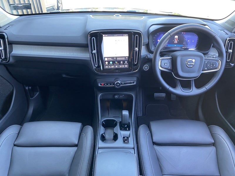 2025 Volvo XC40 B4 Plus 2.0P image 3