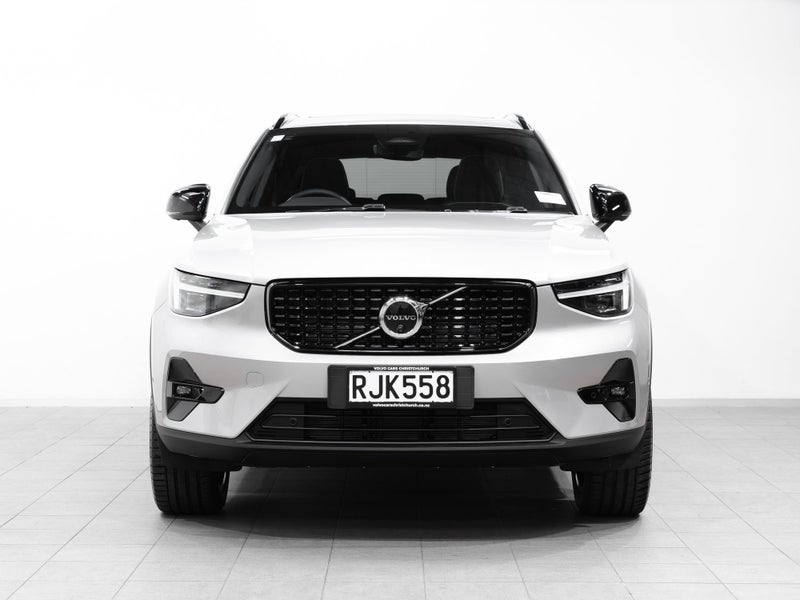 2025 Volvo XC40 B4 Ultra Dark 2.0P image 2