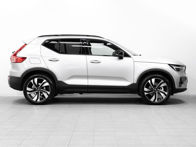 2025 Volvo XC40 B4 Ultra Dark 2.0P image 5