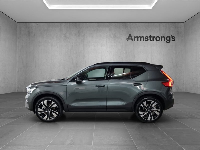2025 Volvo XC40 B5 Ultra Dark AWD image 5