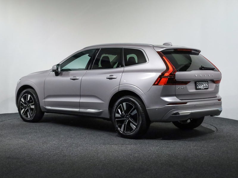 2025 Volvo XC60 B5 AWD PLUS image 2