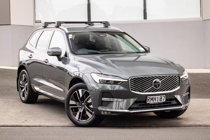 2025 Volvo XC60 B5 AWD Plus image 1