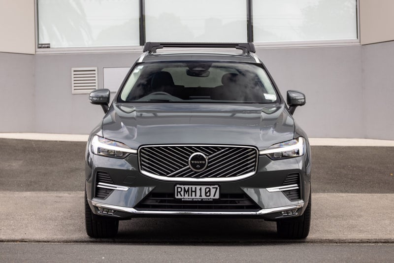 2025 Volvo XC60 B5 AWD Plus image 3