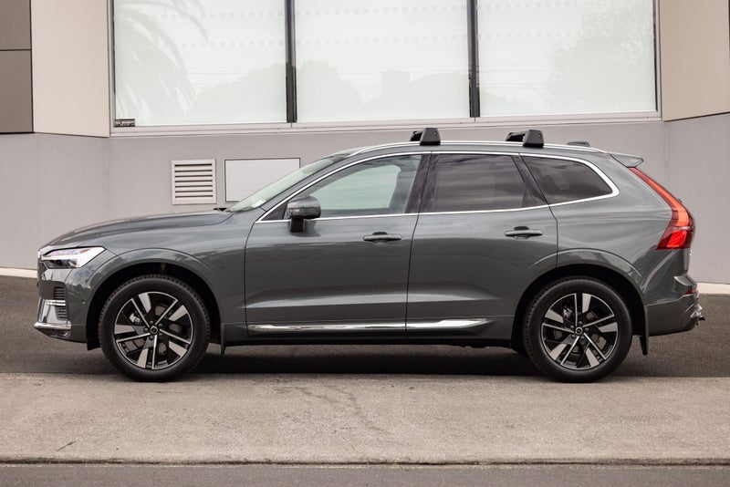 2025 Volvo XC60 B5 AWD Plus image 5