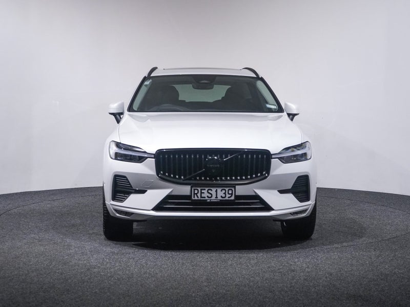 2025 Volvo XC60 B5 AWD PLUS image 2