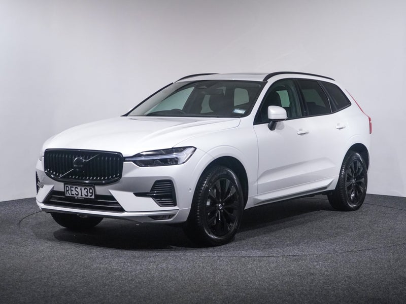 2025 Volvo XC60 B5 AWD PLUS image 3