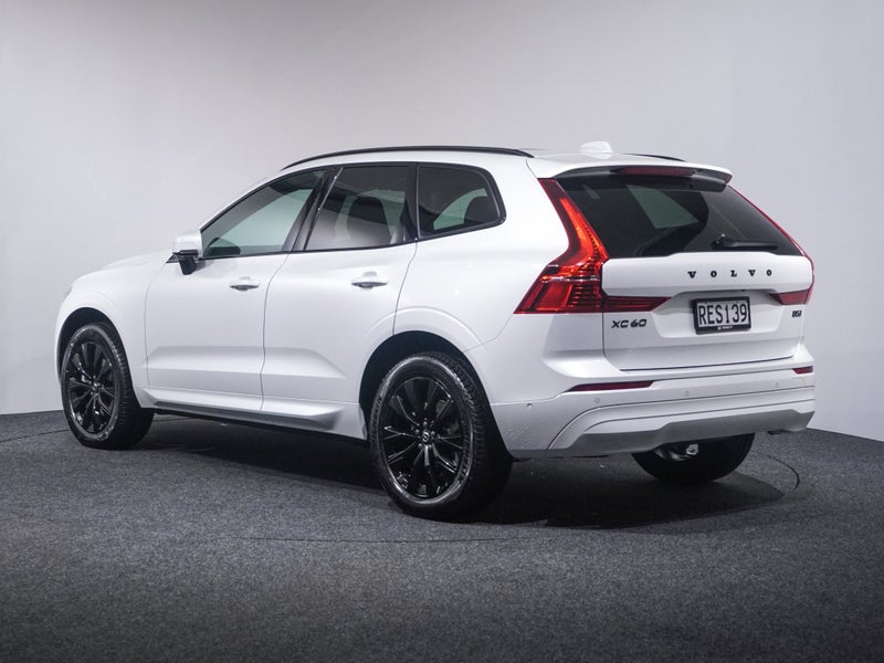 2025 Volvo XC60 B5 AWD PLUS image 5