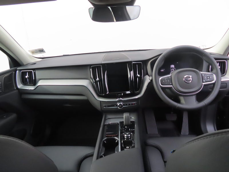 2025 Volvo XC60 B5 AWD Plus image 3