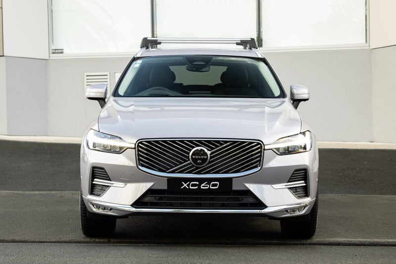 2025 Volvo XC60 B5 AWD Plus image 2