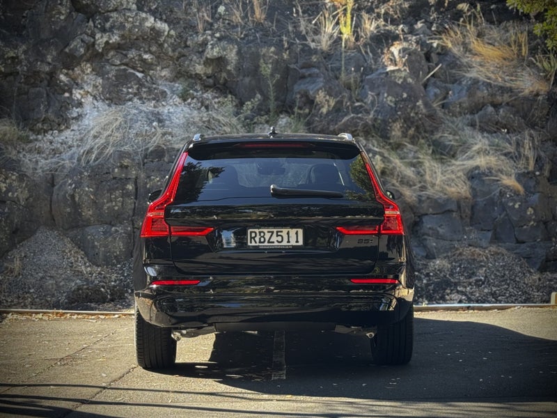 2025 Volvo XC60 B5 AWD Plus image 3