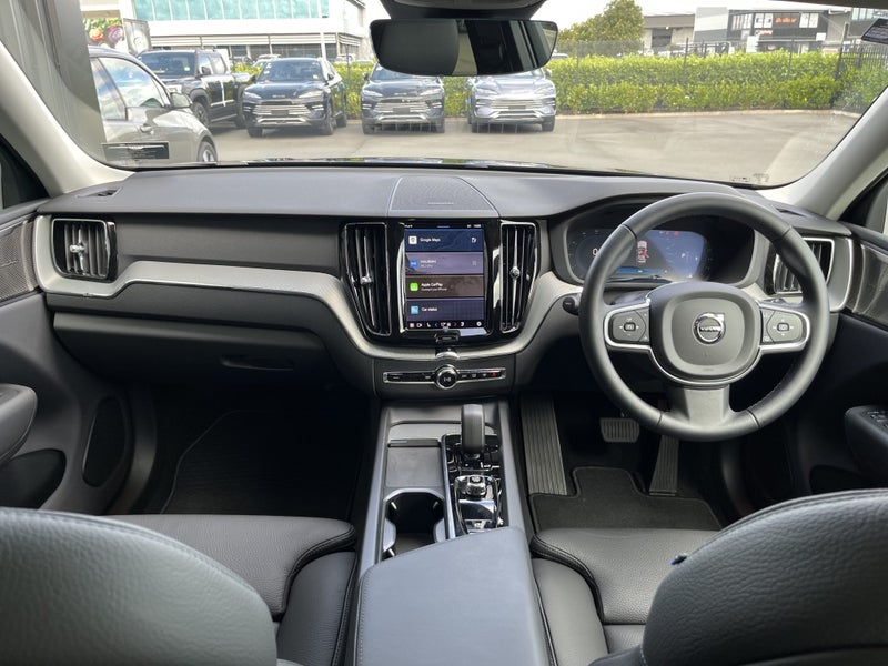 2025 Volvo XC60 B5 AWD Plus image 3