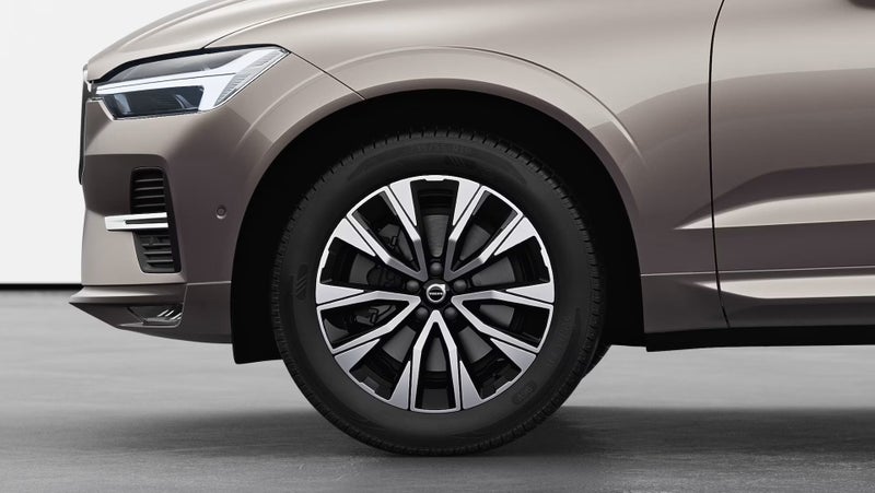 2025 Volvo XC60 B5 AWD Plus image 2
