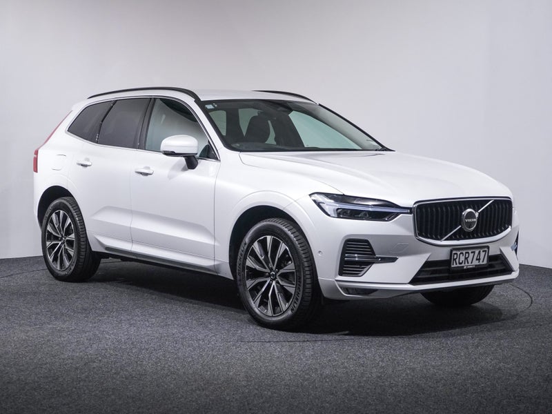 2025 Volvo XC60 B5 AWD PLUS image 1