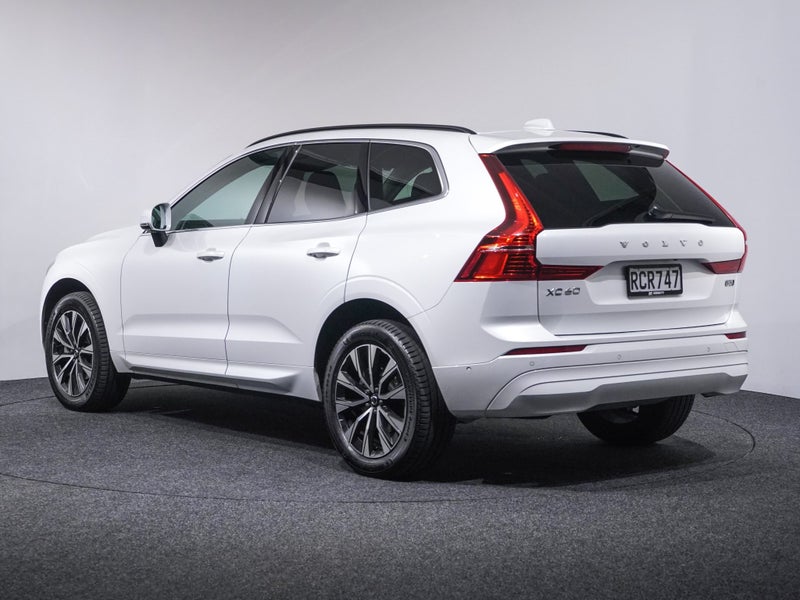 2025 Volvo XC60 B5 AWD PLUS image 2