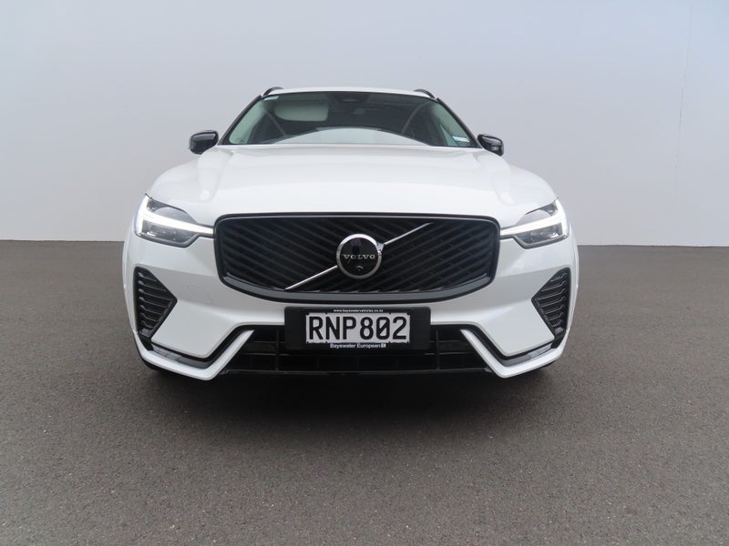 2025 Volvo XC60 B5 AWD Ultra Dark image 3