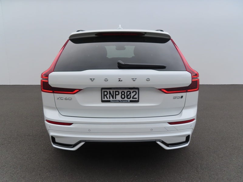 2025 Volvo XC60 B5 AWD Ultra Dark image 5