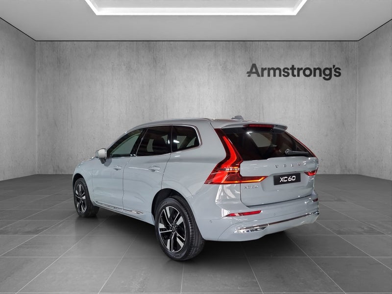 2025 Volvo XC60 B5 Plus image 3