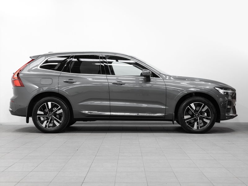 2025 Volvo XC60 B5 Plus AWD 2.0L Petrol Mild-hy... image 3