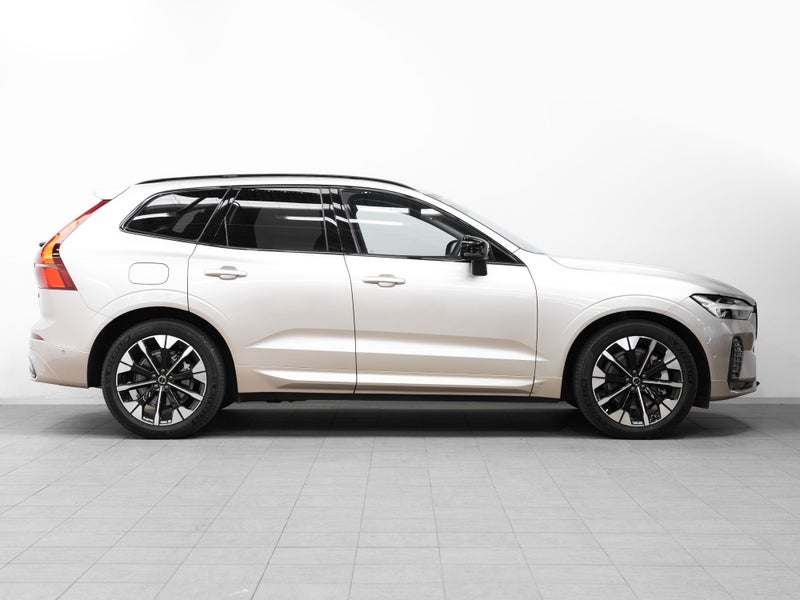 2025 Volvo XC60 B5 Ultra Dark 2L Petrol AWD image 3