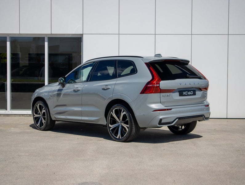 2025 Volvo XC60 T8 ULTRA PHEV image 2
