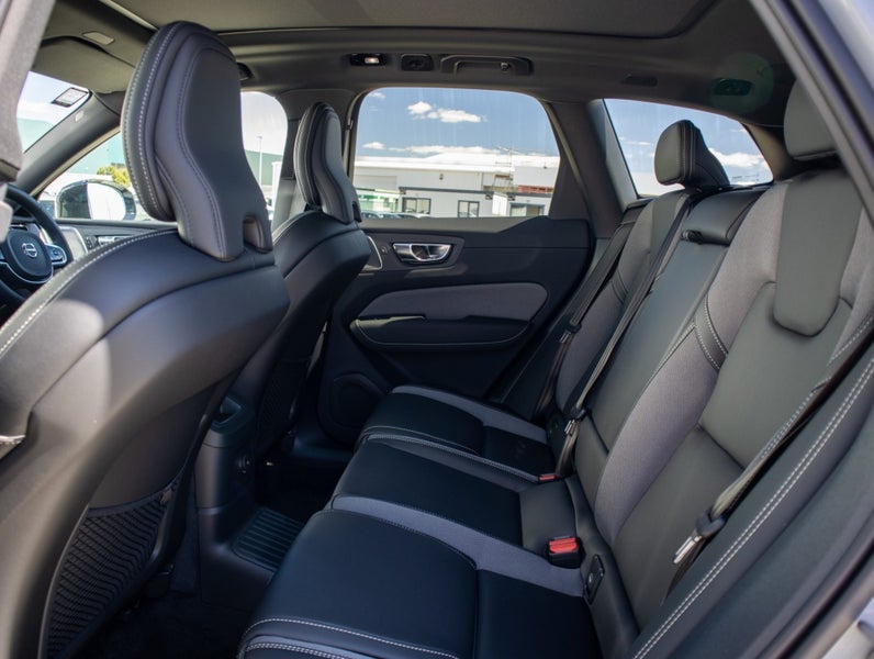 2025 Volvo XC60 T8 ULTRA PHEV image 5