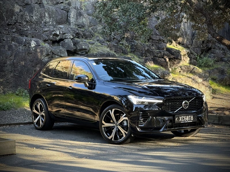 2025 Volvo XC60 T8 Ultra Plug-in Hybrid image 1