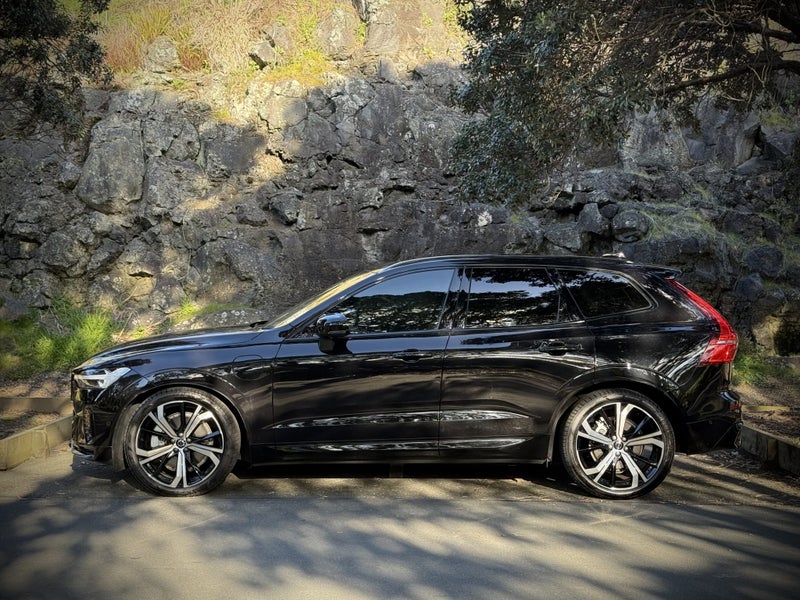 2025 Volvo XC60 T8 Ultra Plug-in Hybrid image 3