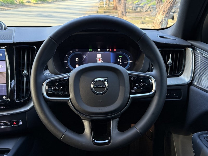 2025 Volvo XC60 T8 Ultra Plug-in Hybrid image 5