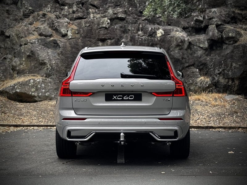 2025 Volvo XC60 T8 Ultra Plug-in Hybrid image 3