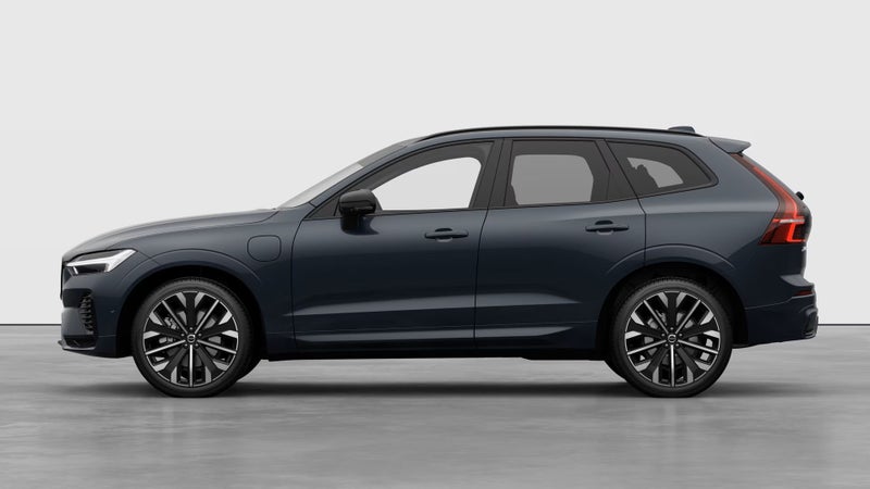 2025 Volvo XC60 T8 Ultra Plug-in Hybrid image 3