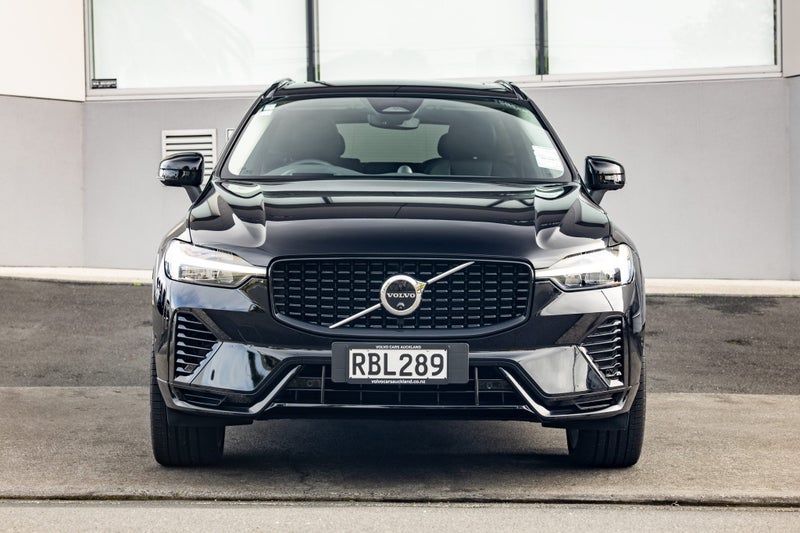 2025 Volvo XC60 T8 Ultra Plug-in Hybrid image 3