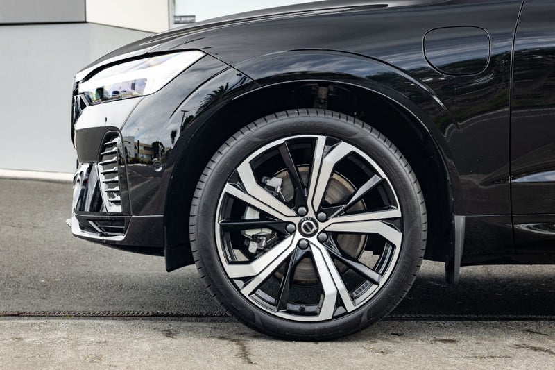 2025 Volvo XC60 T8 Ultra Plug-in Hybrid image 4